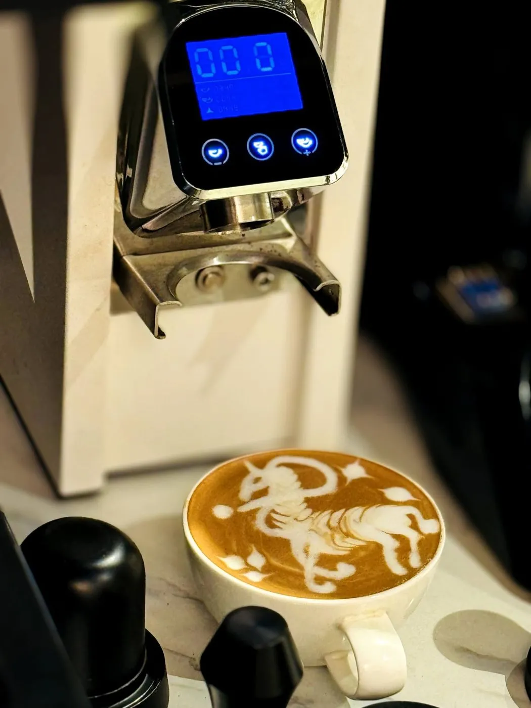 Free-pour unicorn latte art